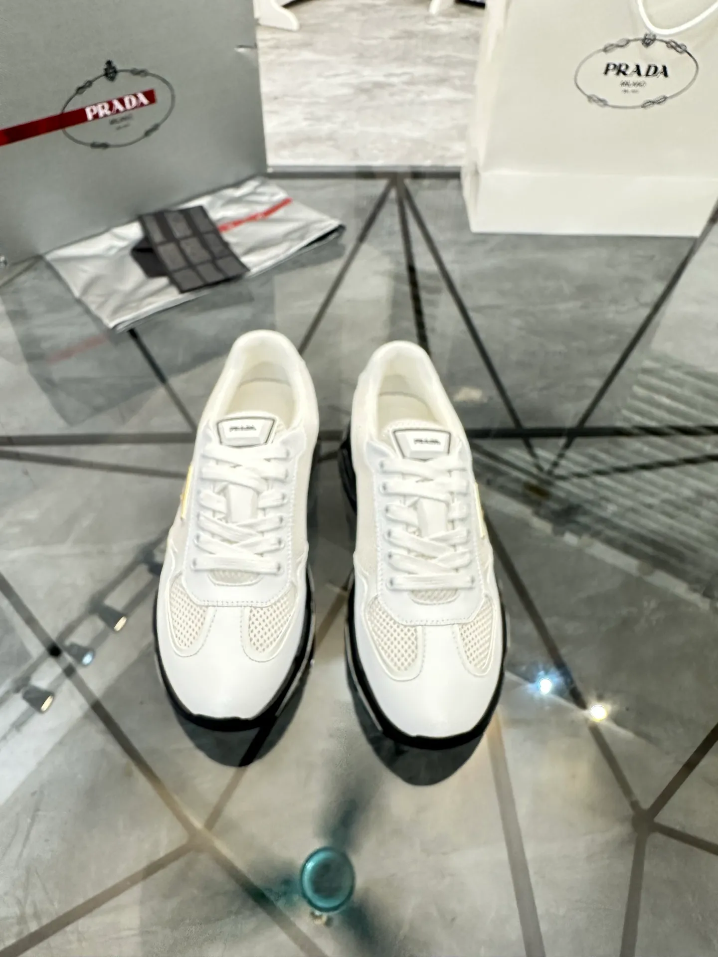 Men's shoes for sale 💰: 💰P660¥ High-end top quality Product trademark: Prada *"Prada*" low-top casual shoes Regular size: 38-45 (can be customized to 46) Product materials: Upper imported first-layer cowhide spliced ​​with original fabric, breathable lining, cowhide foot pads, original air cushion outsole. No.: 001